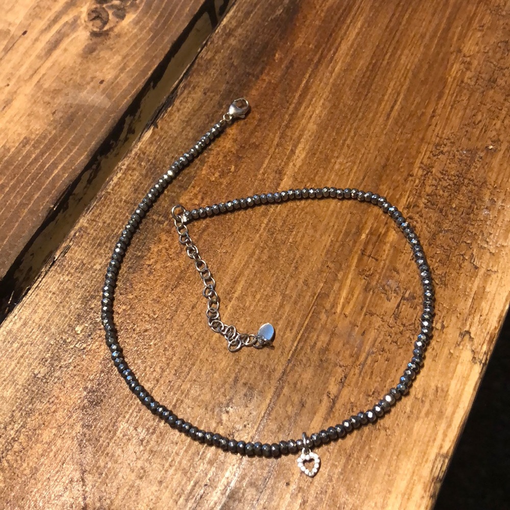 Gorgeous choker necklace